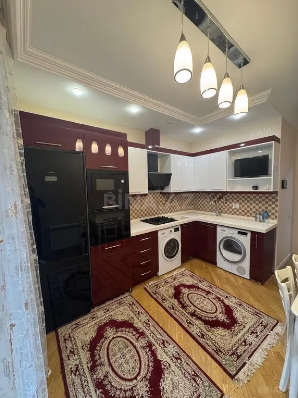 Kirayə verilir 2 otaqlı mənzil 90 m²