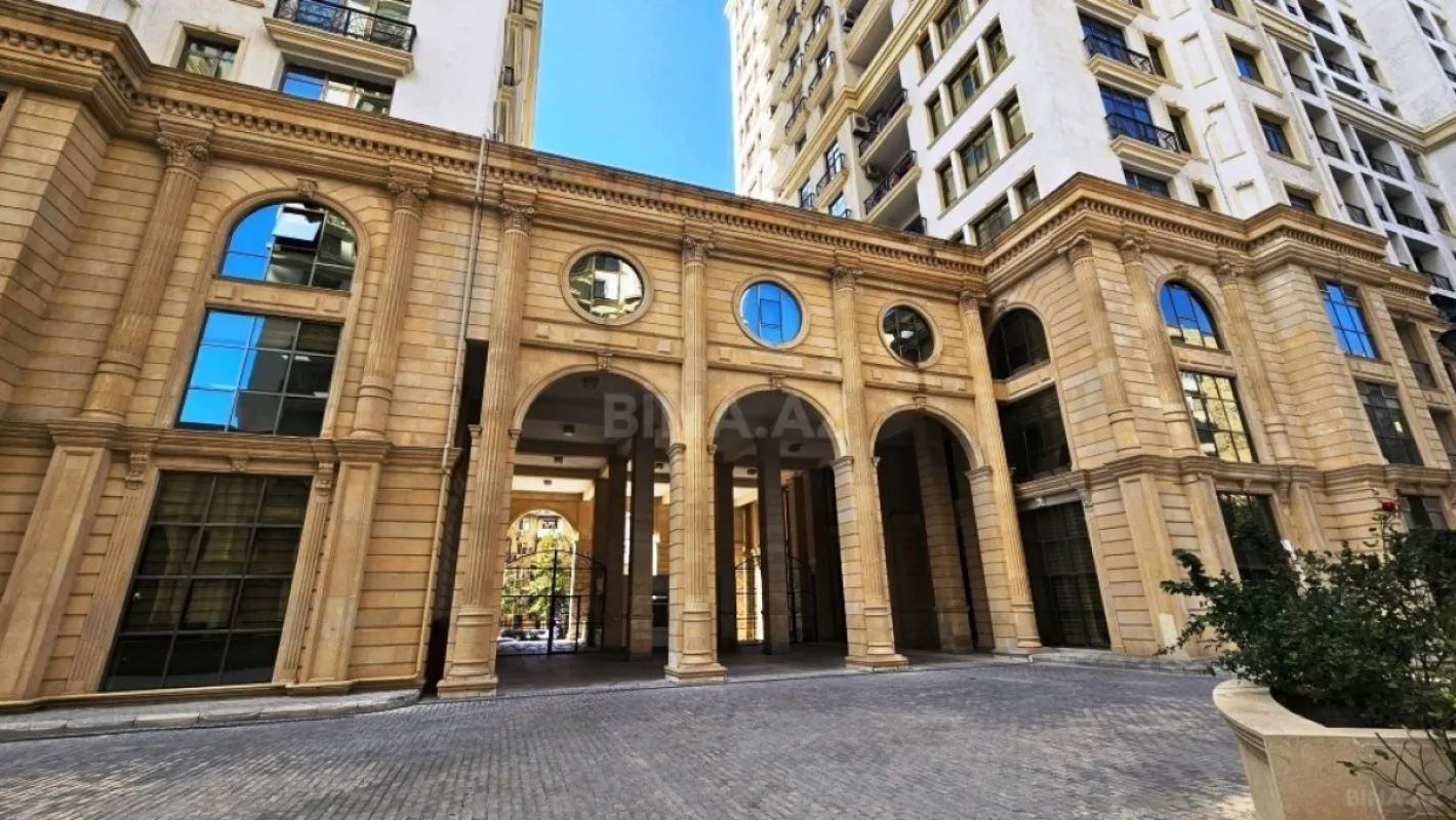 Satılır 4 otaqlı mənzil 150 m²