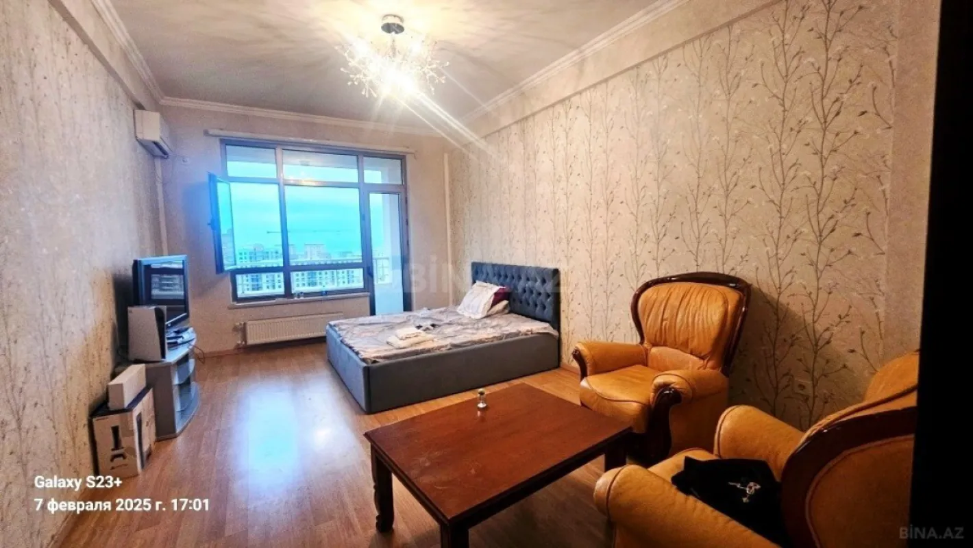 Satılır 4 otaqlı mənzil 150 m²