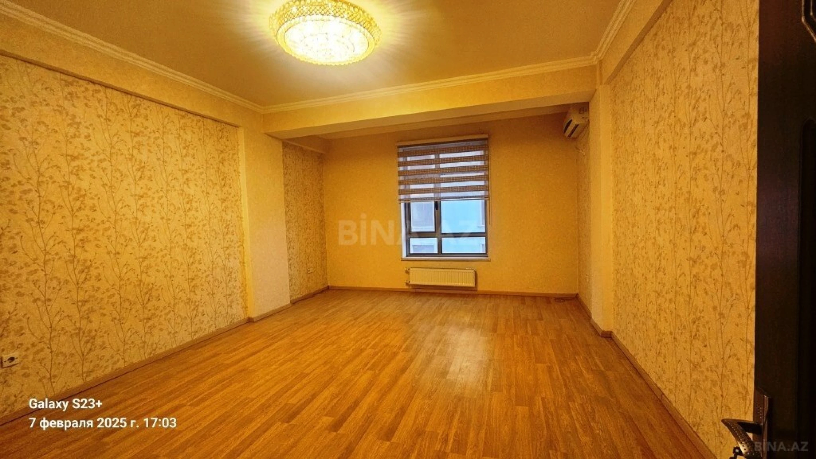 Satılır 4 otaqlı mənzil 150 m²