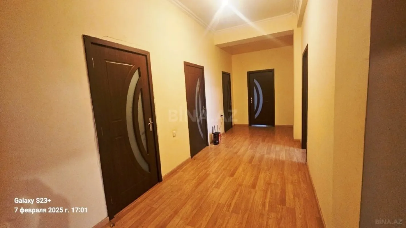 Satılır 4 otaqlı mənzil 150 m²