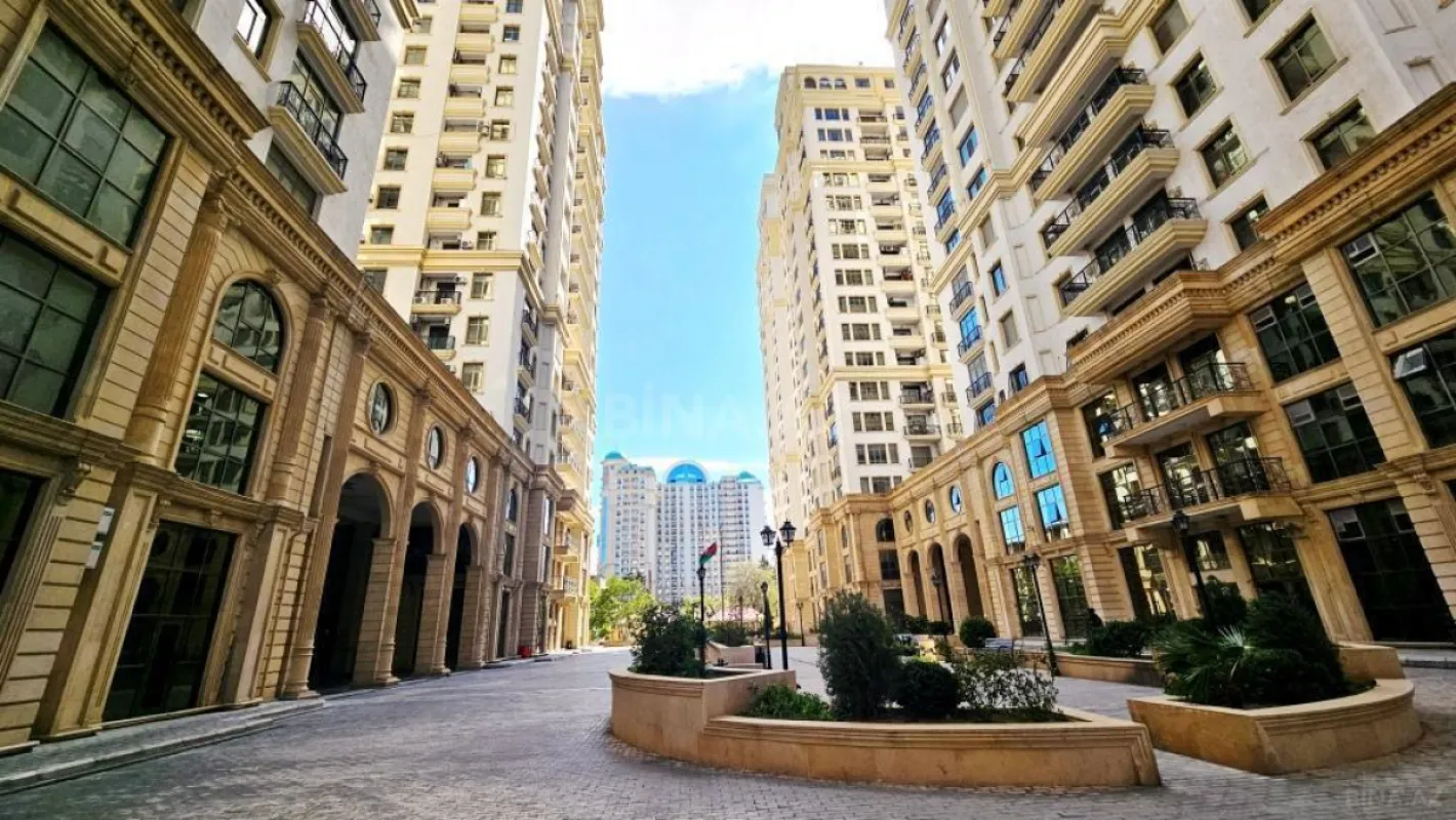 Satılır 4 otaqlı mənzil 150 m²