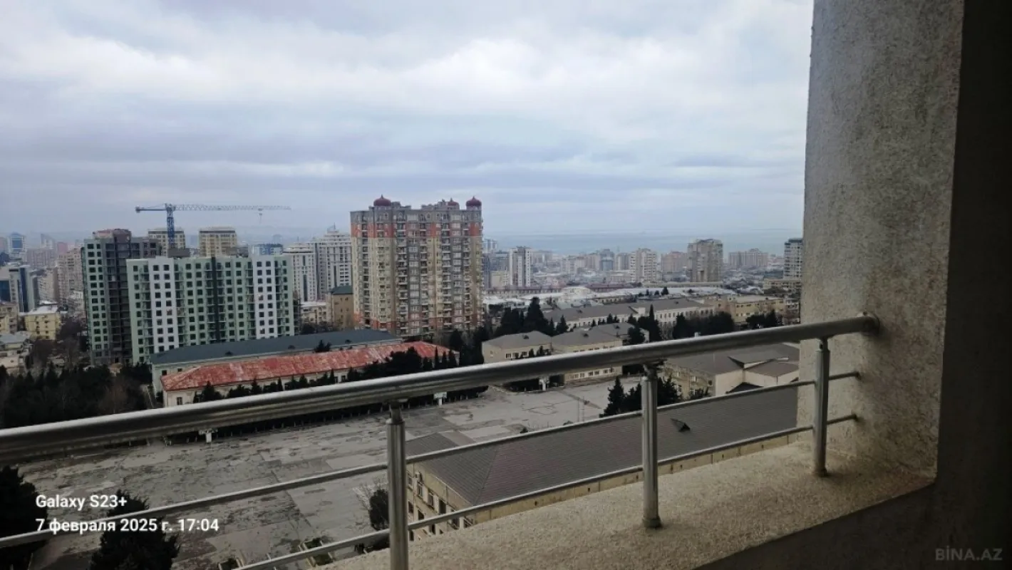 Satılır 4 otaqlı mənzil 150 m²
