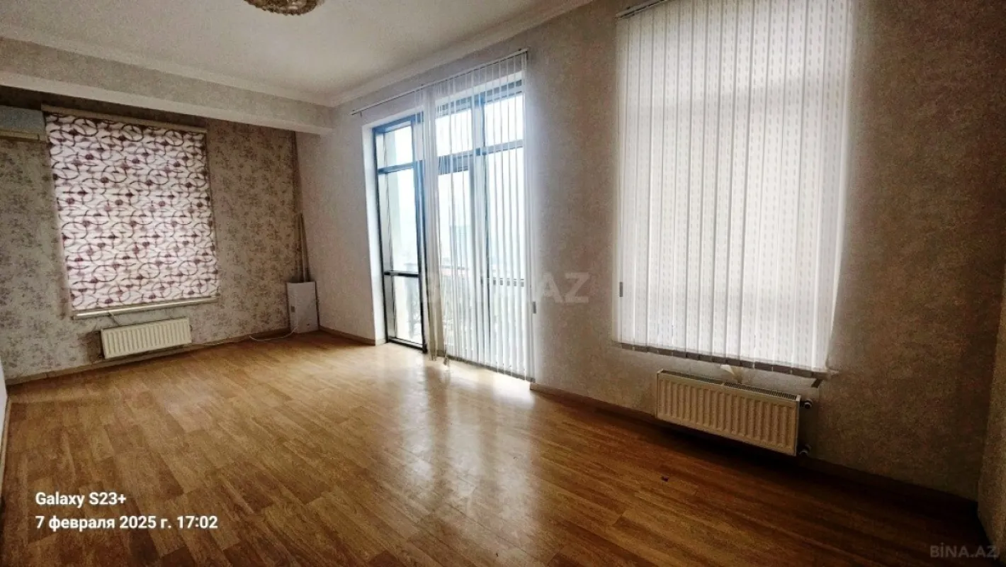 Satılır 4 otaqlı mənzil 150 m²