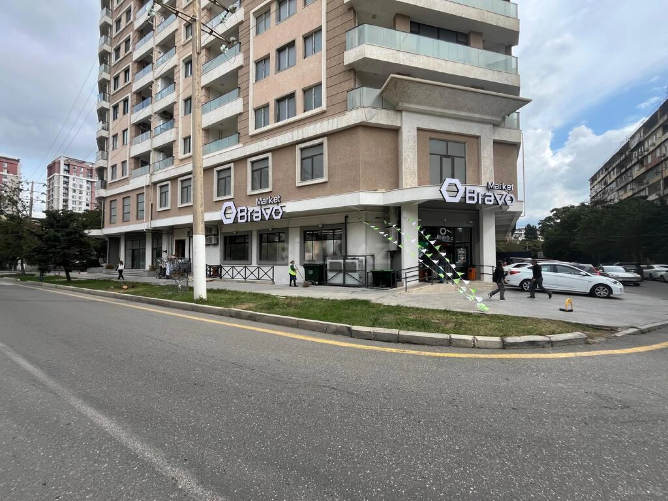 Satılır obyekt 1200 m²