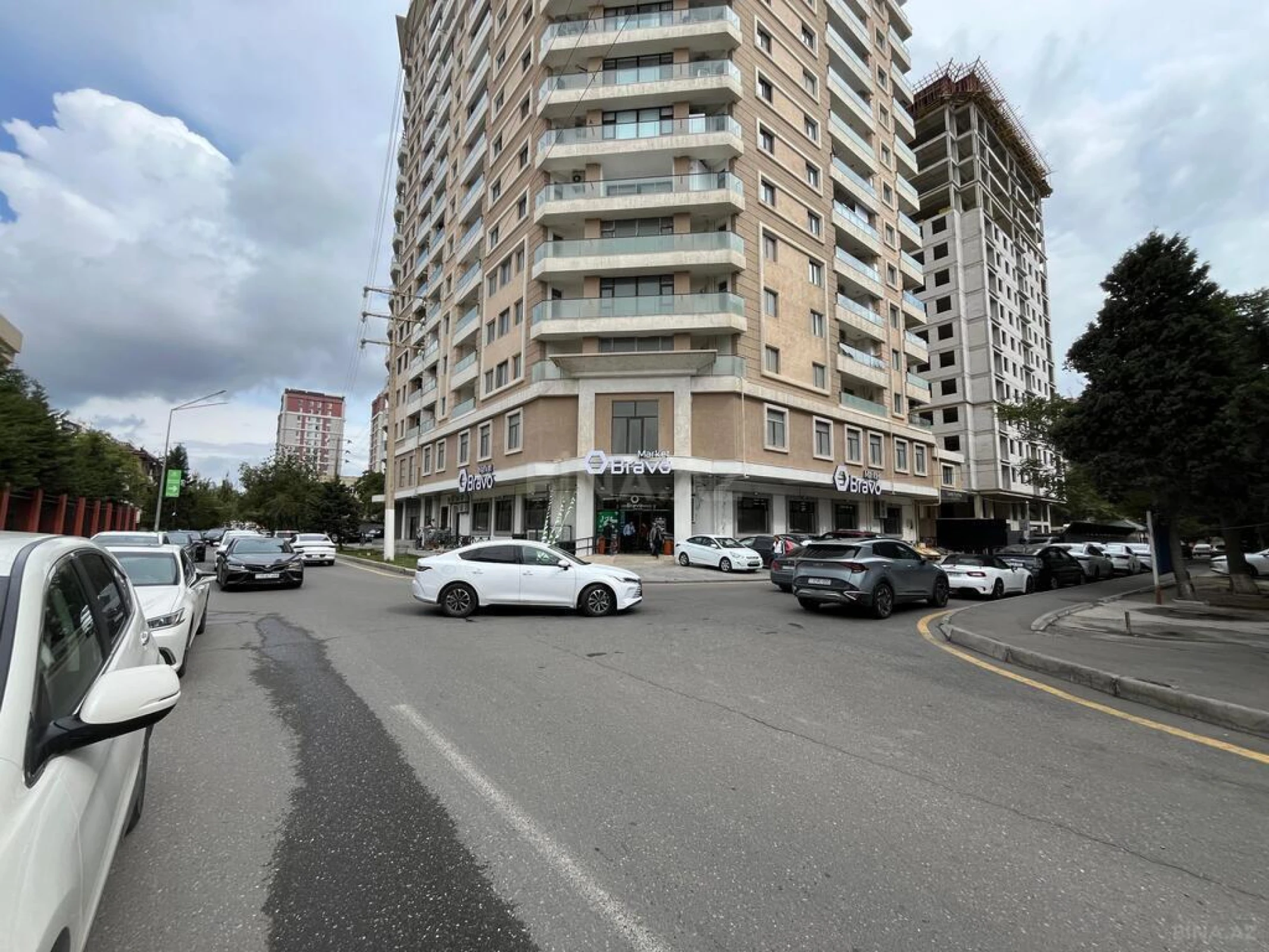 Satılır obyekt 1200 m²