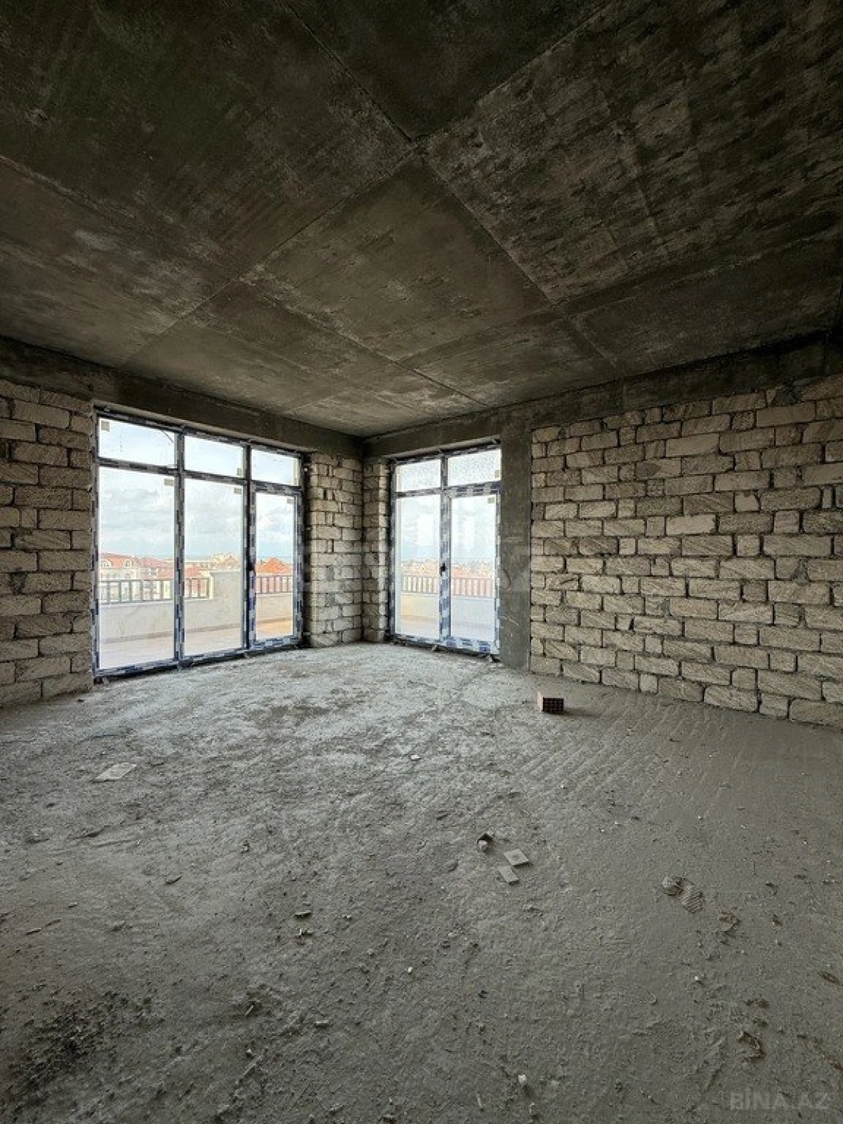 Satılır 2 otaqlı mənzil 130 m²