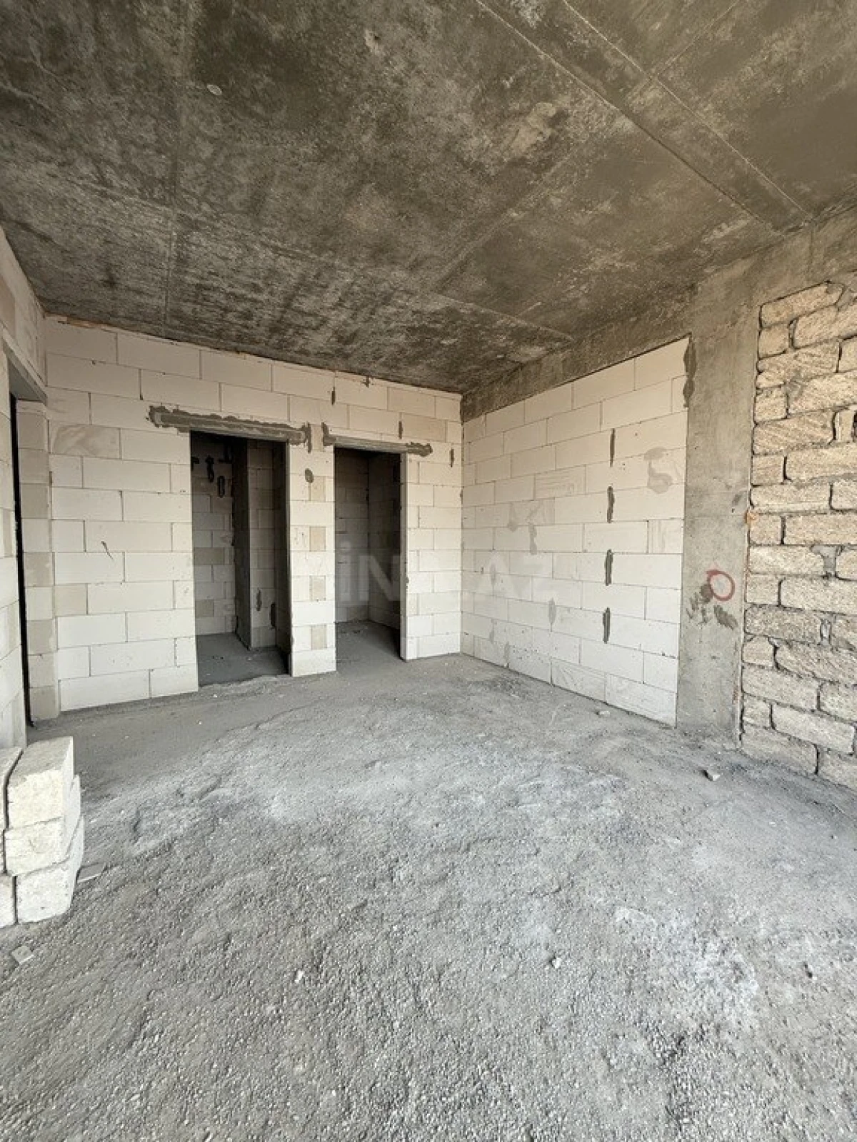 Satılır 2 otaqlı mənzil 130 m²