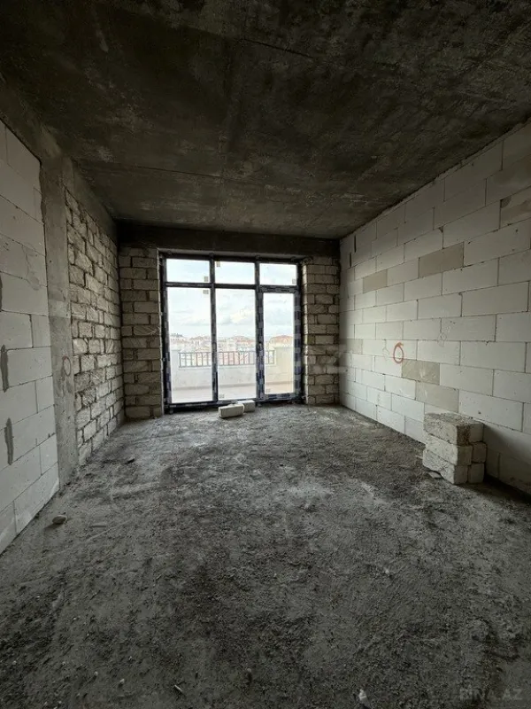 Satılır 2 otaqlı mənzil 130 m²