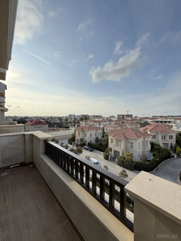 Satılır 2 otaqlı mənzil 130 m²