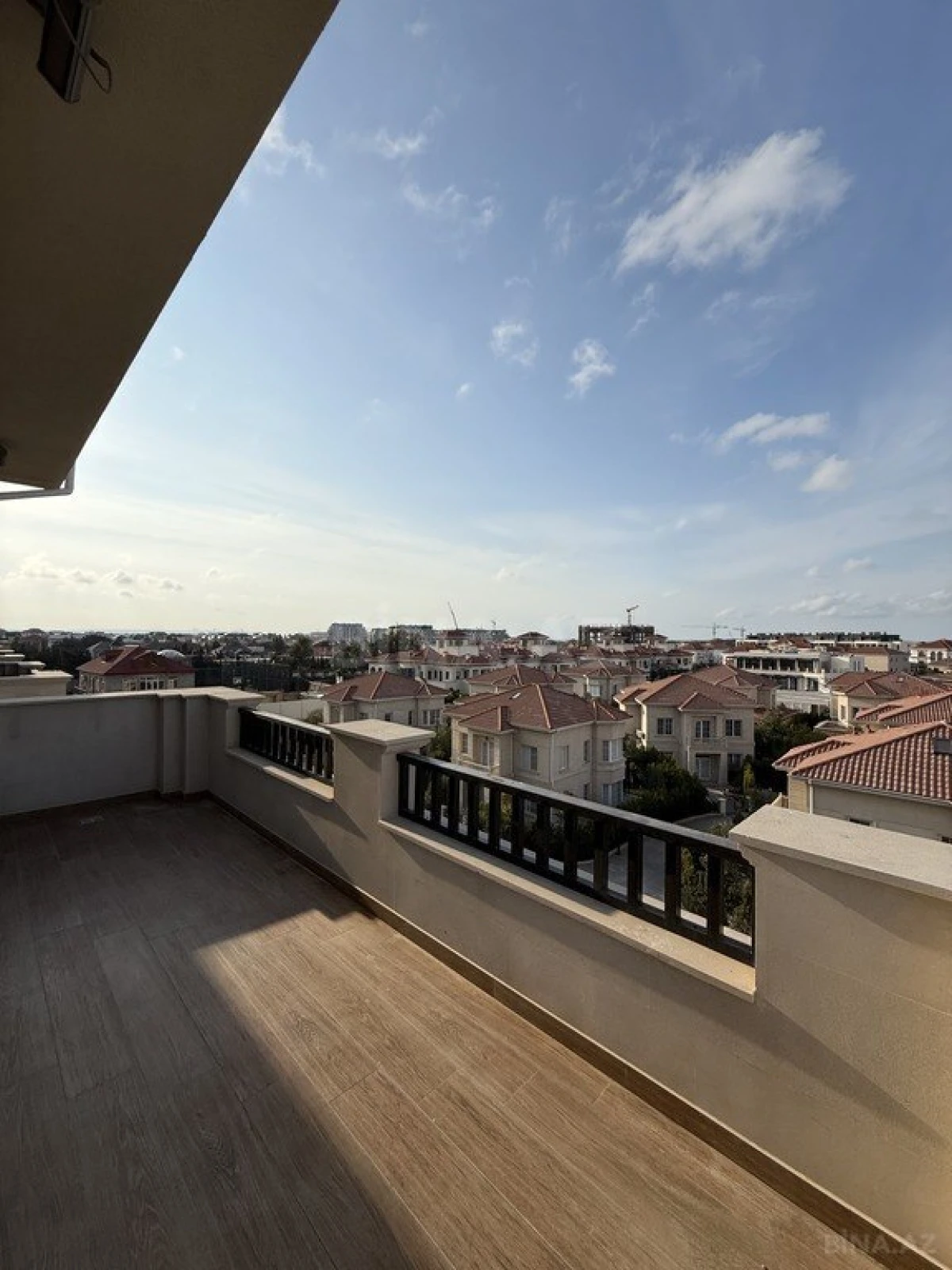 Satılır 2 otaqlı mənzil 130 m²