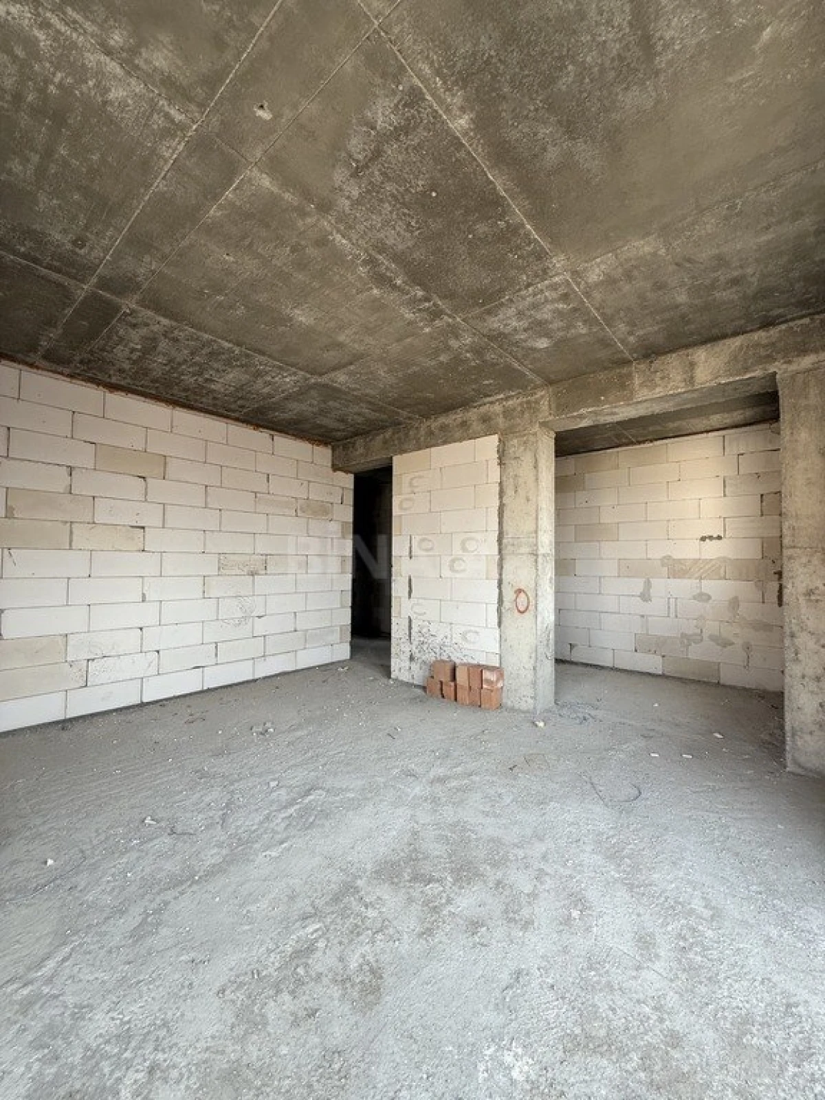 Satılır 2 otaqlı mənzil 130 m²