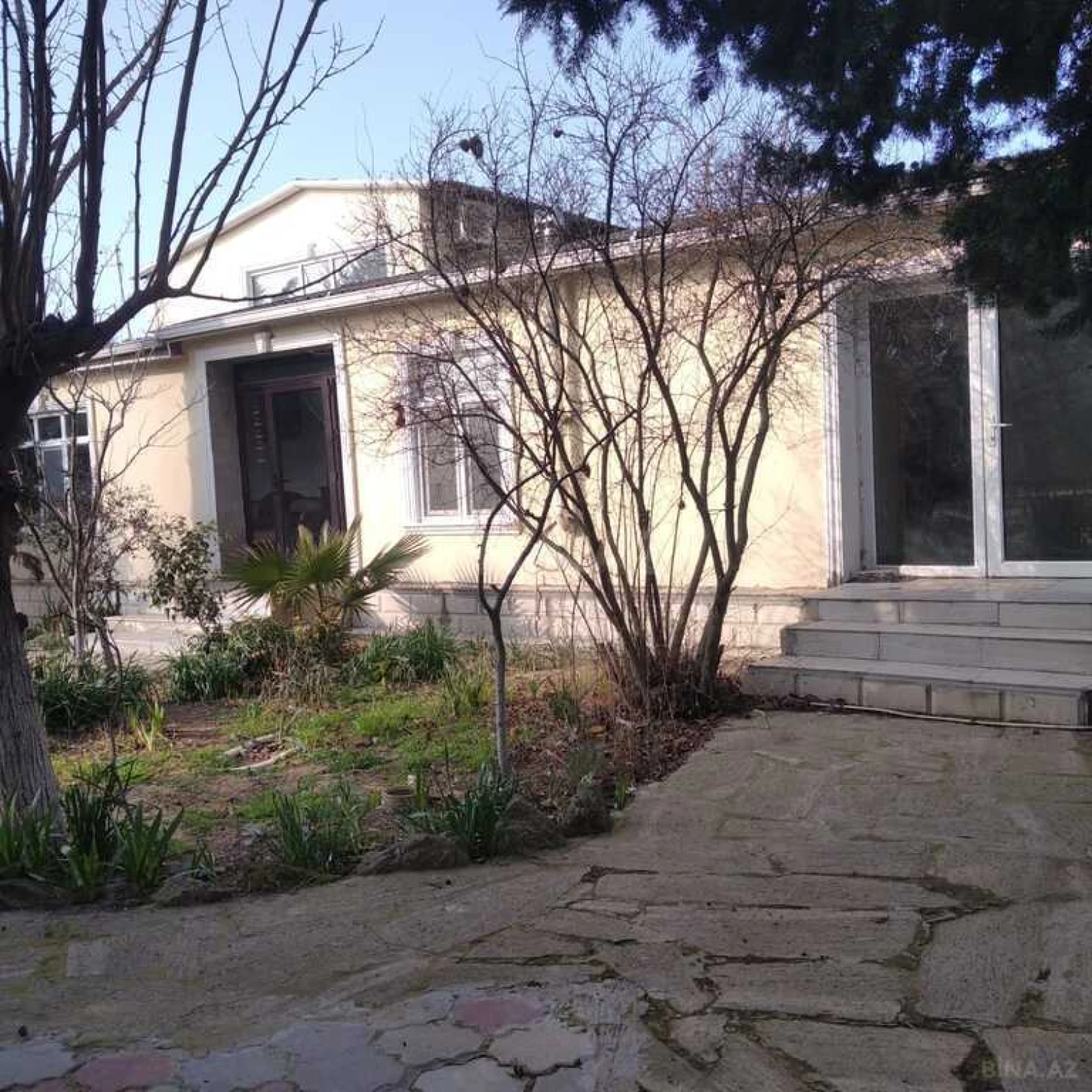 Satılır 5 otaqlı həyət evi 230 m²