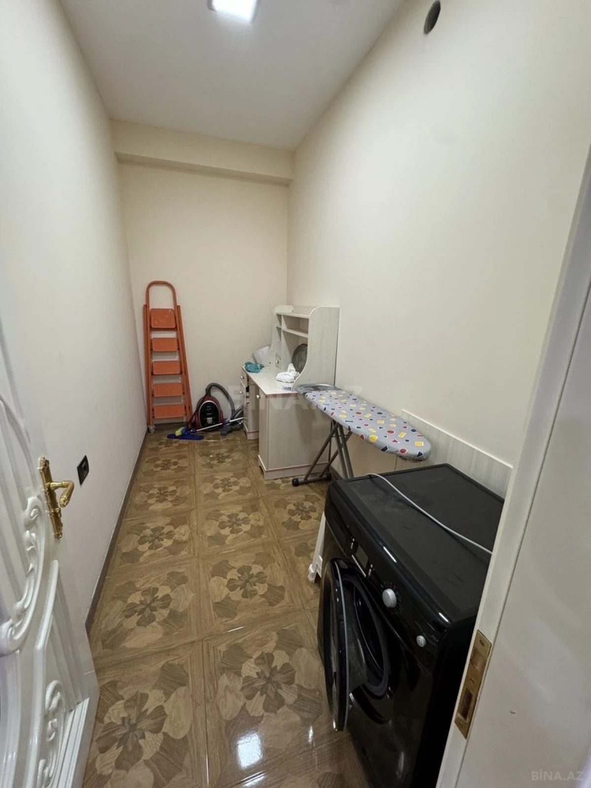 Kirayə verilir 5 otaqlı mənzil 270 m²