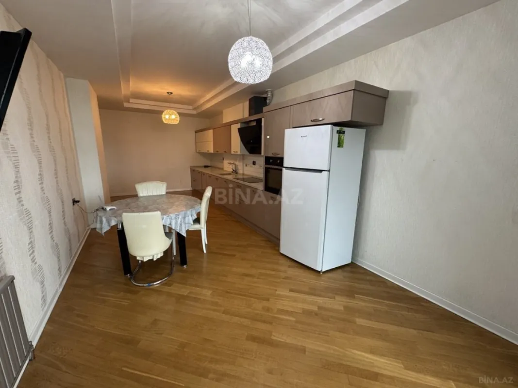 Kirayə verilir 5 otaqlı mənzil 270 m²