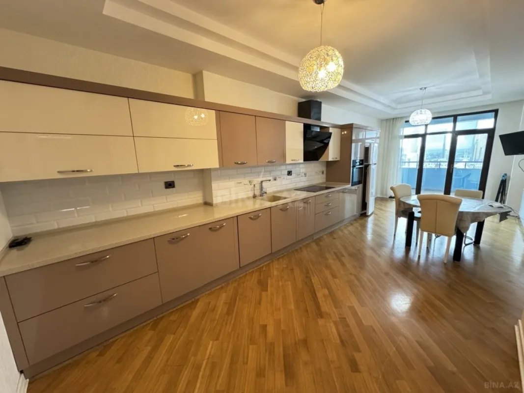 Kirayə verilir 5 otaqlı mənzil 270 m²