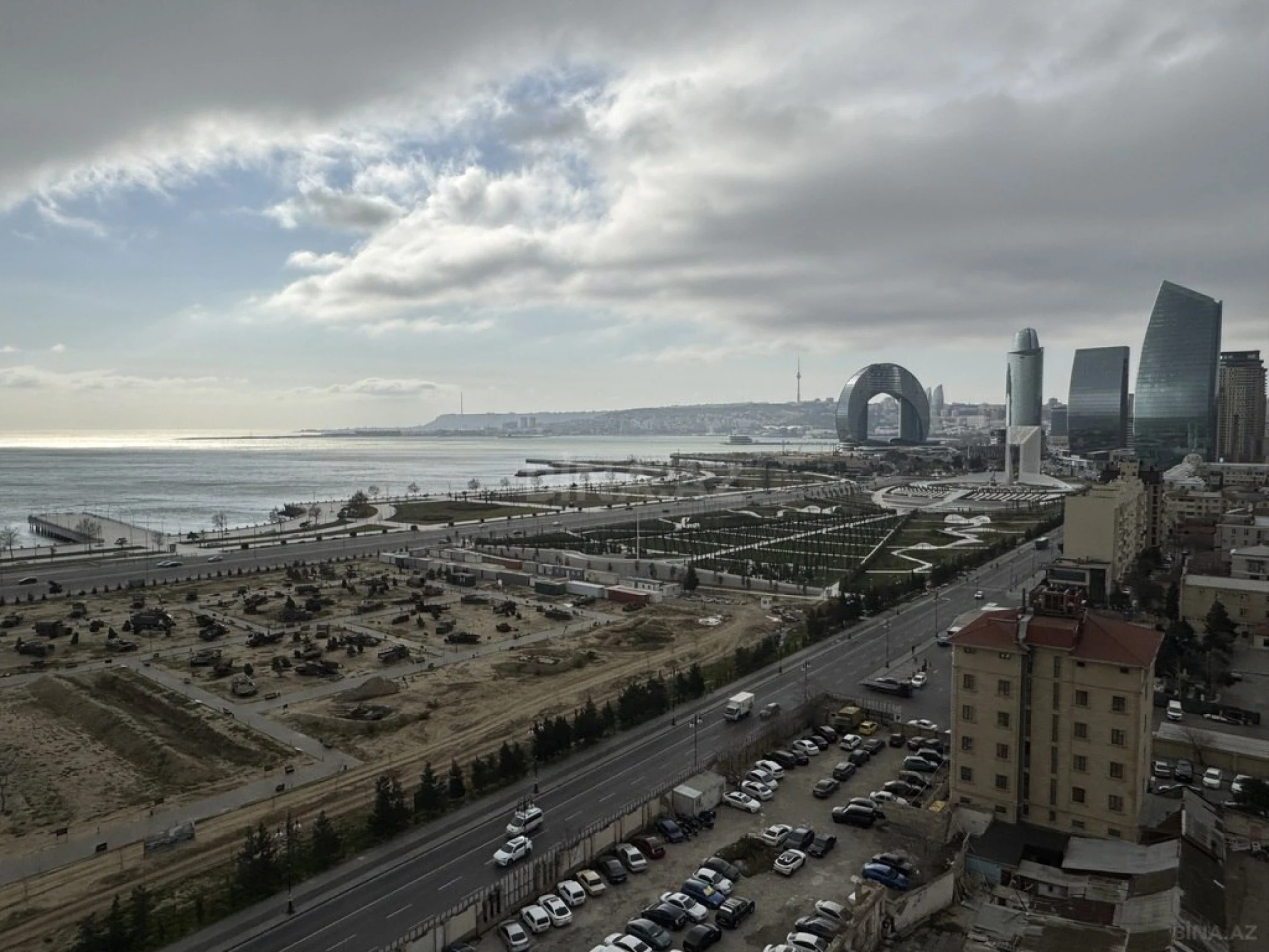 Kirayə verilir 5 otaqlı mənzil 270 m²