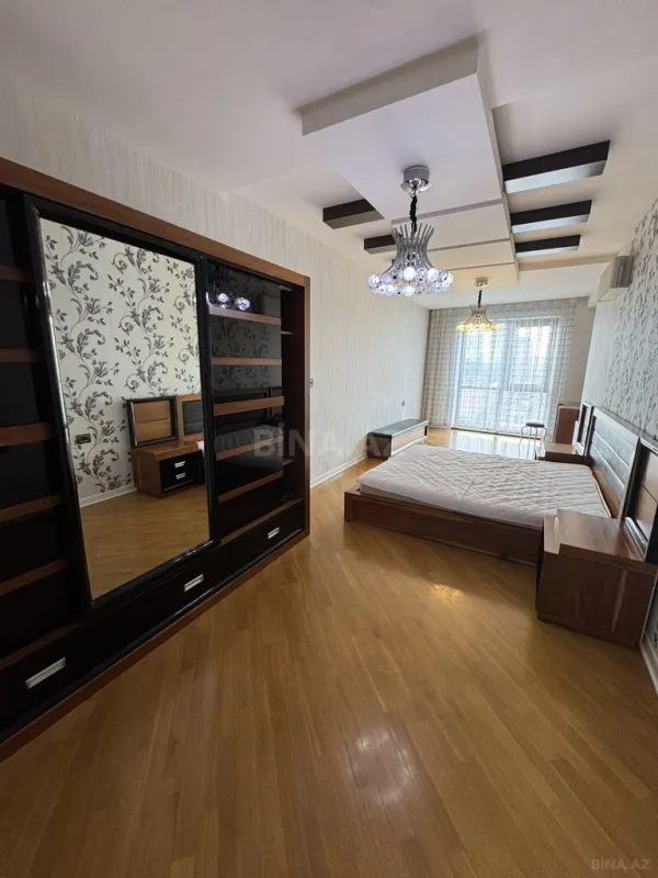 Kirayə verilir 5 otaqlı mənzil 270 m²