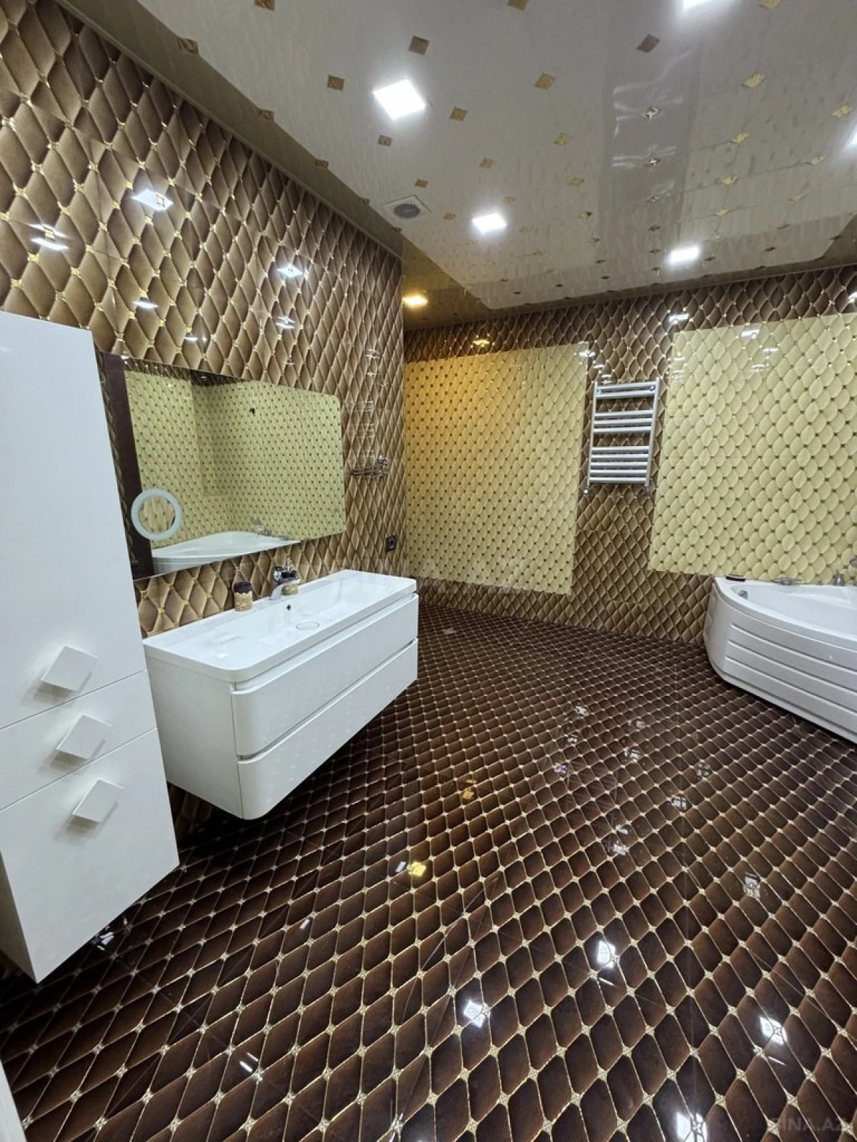 Kirayə verilir 5 otaqlı mənzil 270 m²