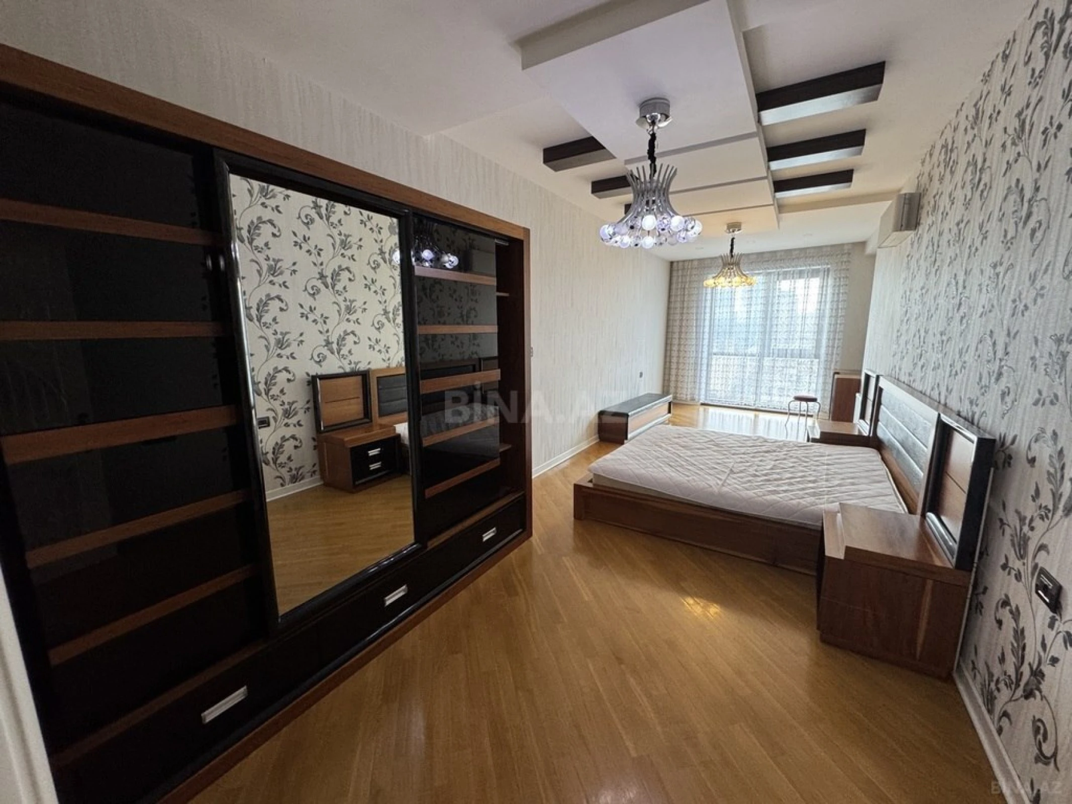 Kirayə verilir 5 otaqlı mənzil 270 m²