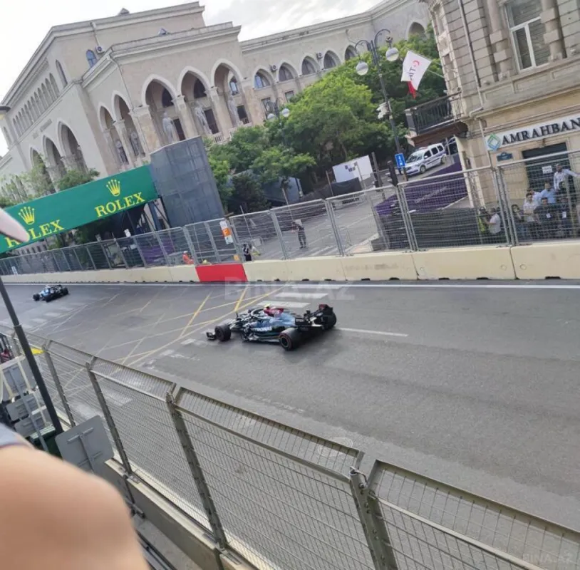 Satılır 3 otaqlı mənzil 145 m²