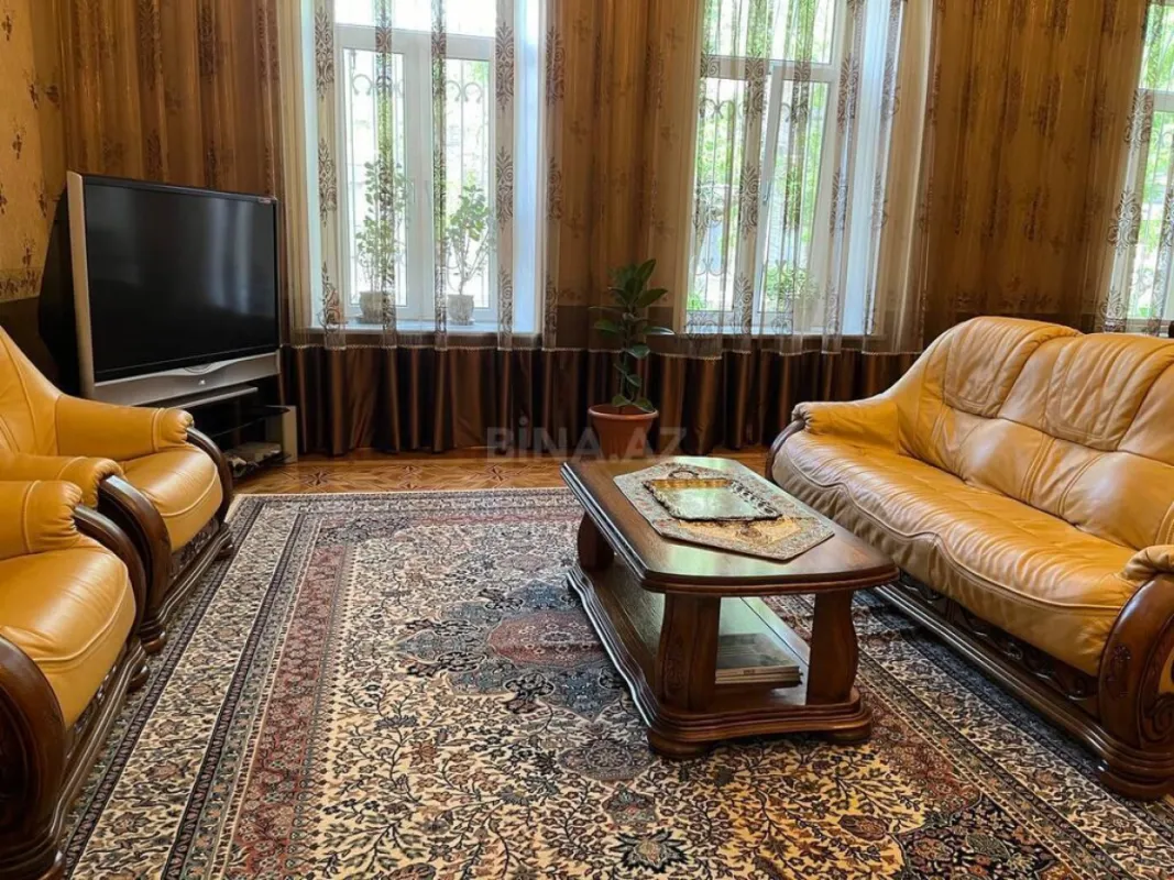 Satılır 3 otaqlı mənzil 145 m²