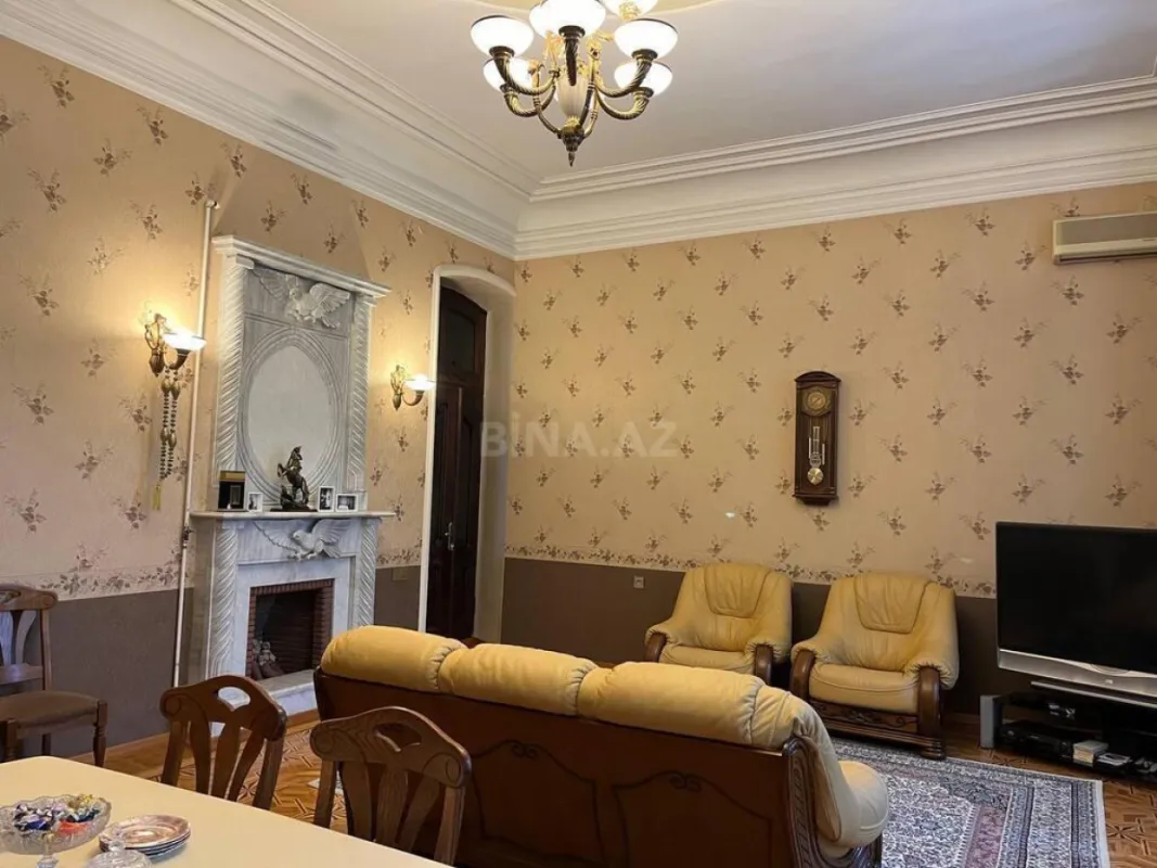 Satılır 3 otaqlı mənzil 145 m²