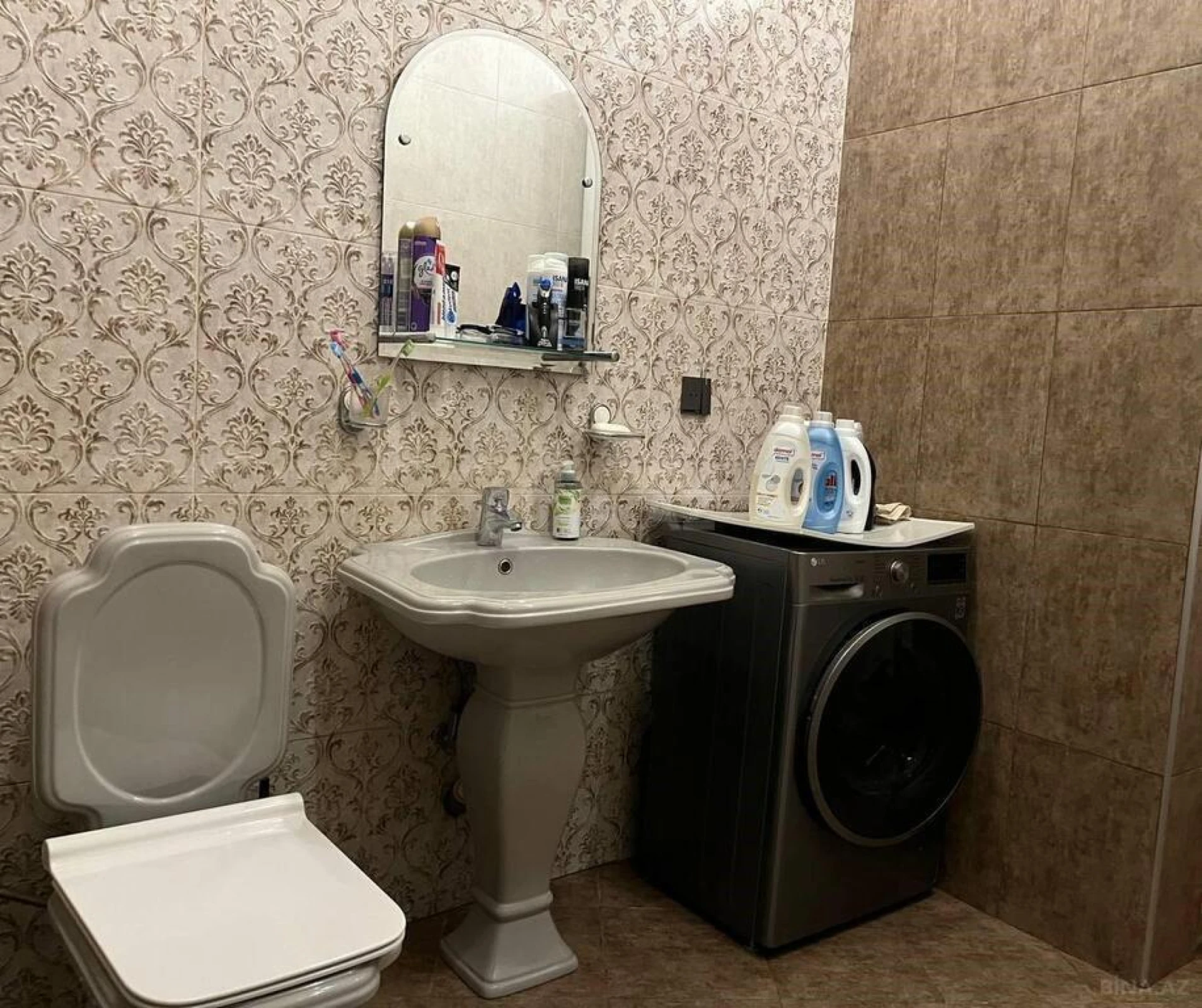 Satılır 3 otaqlı mənzil 145 m²