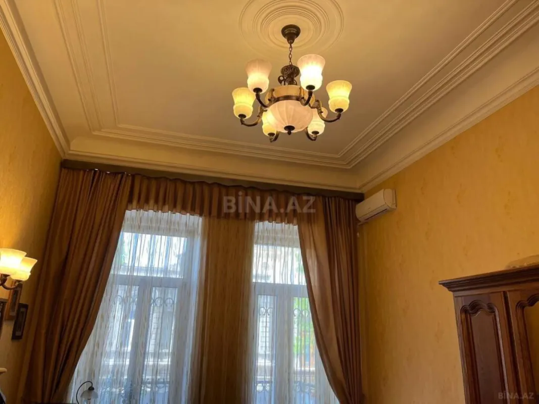 Satılır 3 otaqlı mənzil 145 m²