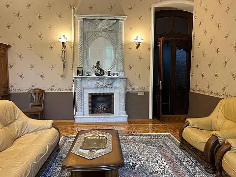 Satılır 3 otaqlı mənzil 145 m²