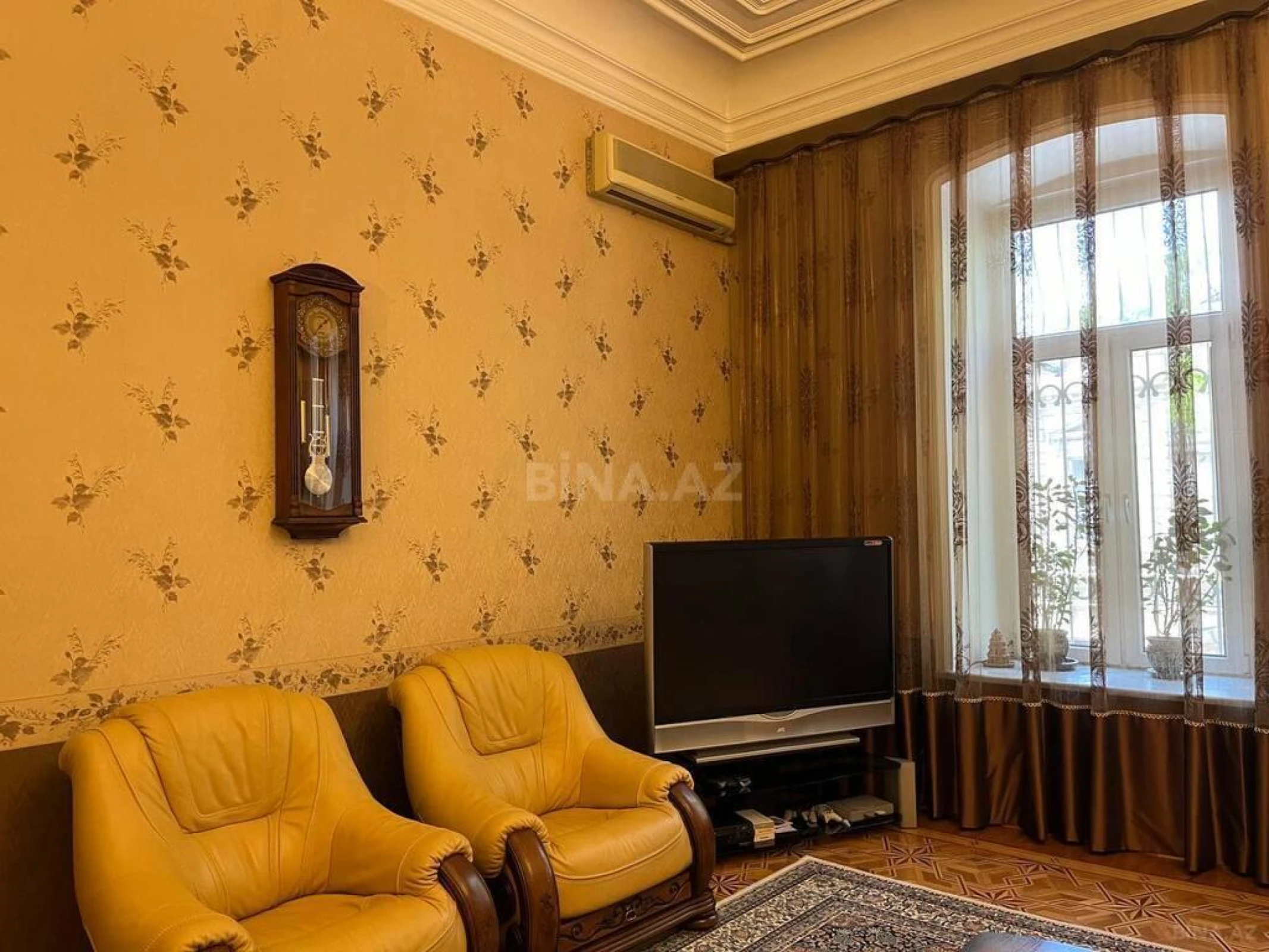 Satılır 3 otaqlı mənzil 145 m²