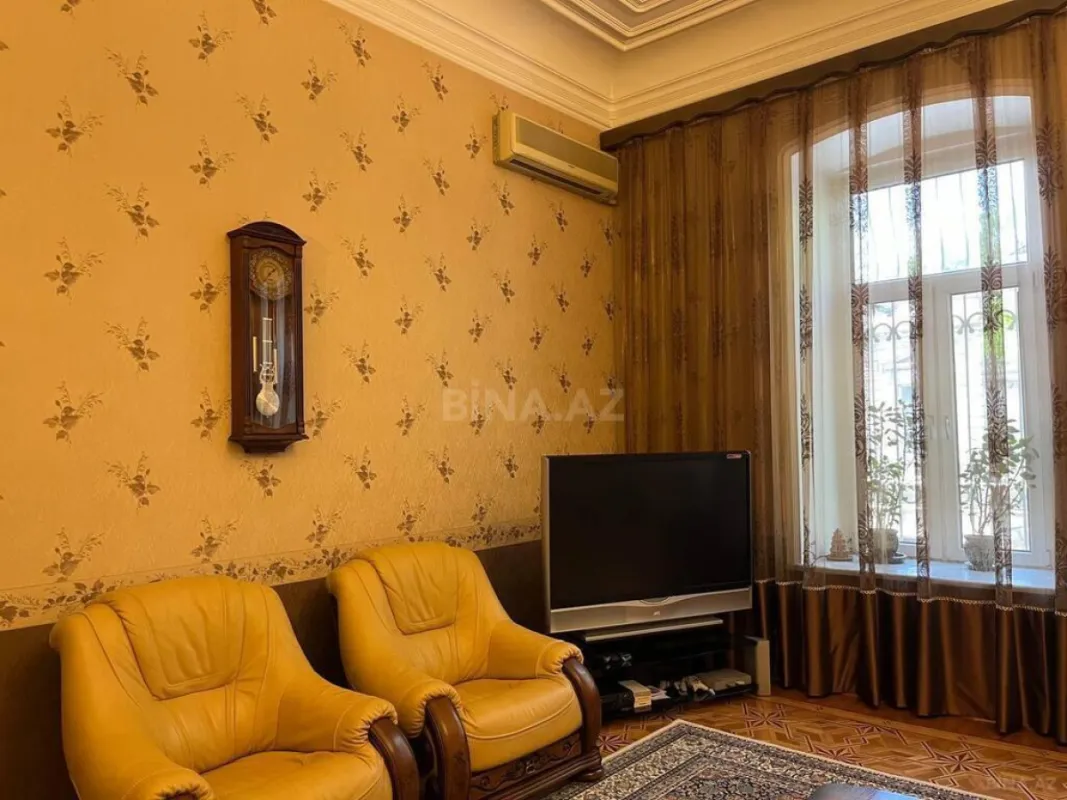Satılır 3 otaqlı mənzil 145 m²