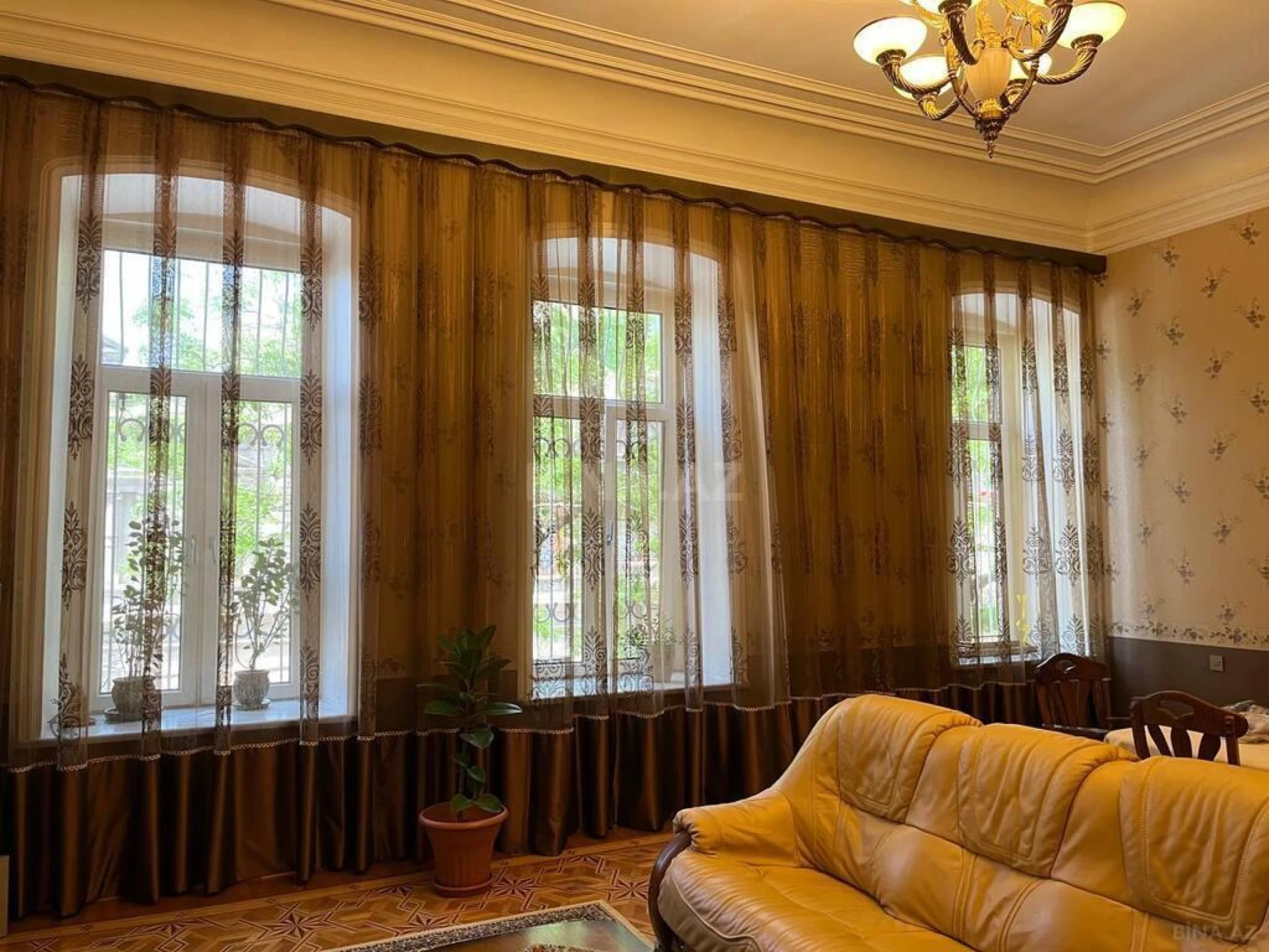 Satılır 3 otaqlı mənzil 145 m²