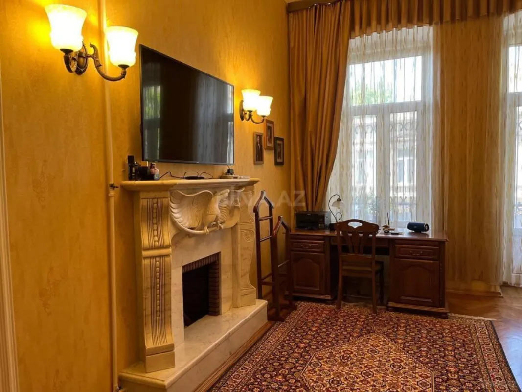 Satılır 3 otaqlı mənzil 145 m²