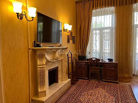 Satılır 3 otaqlı mənzil 145 m²