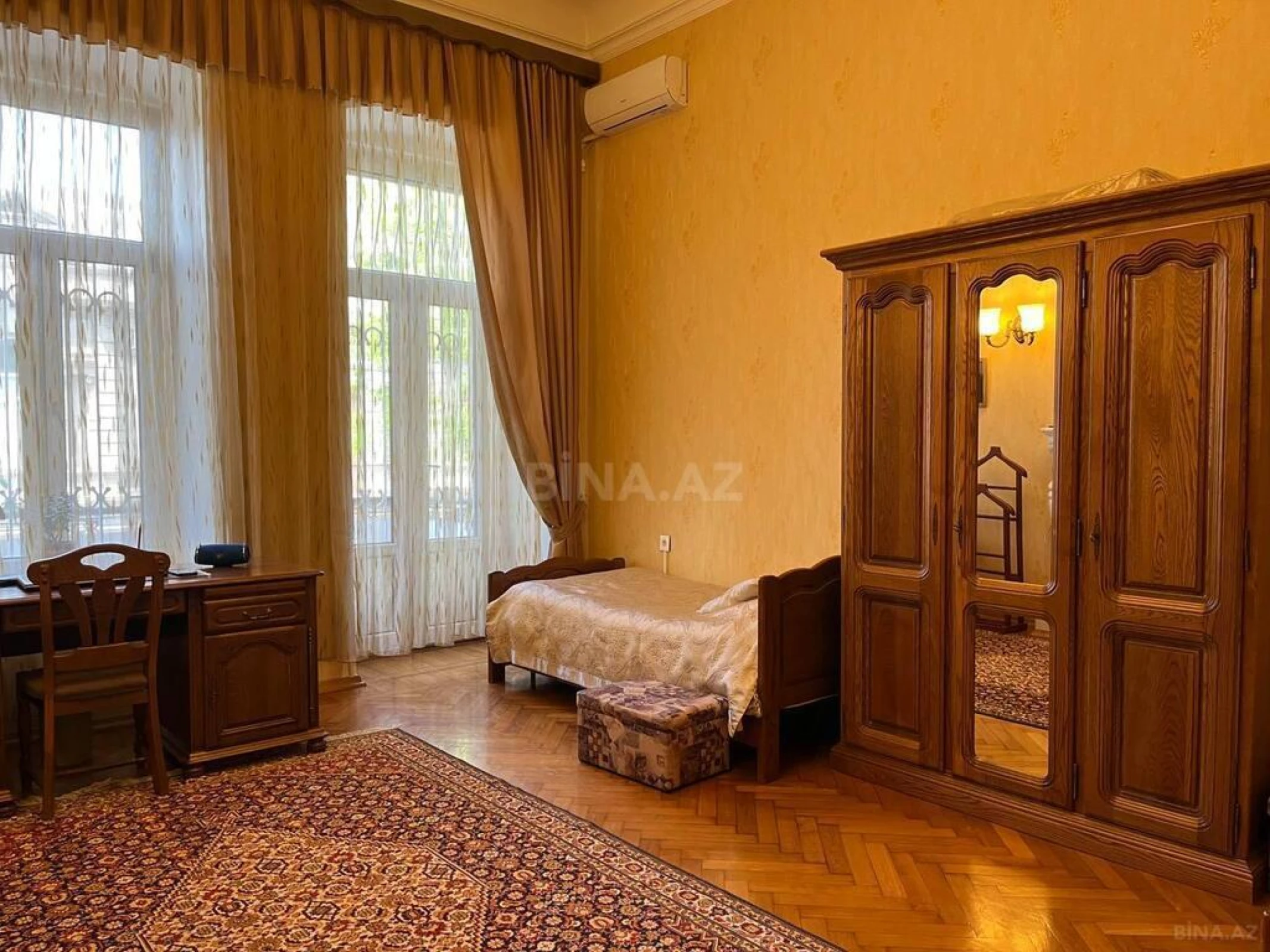 Satılır 3 otaqlı mənzil 145 m²