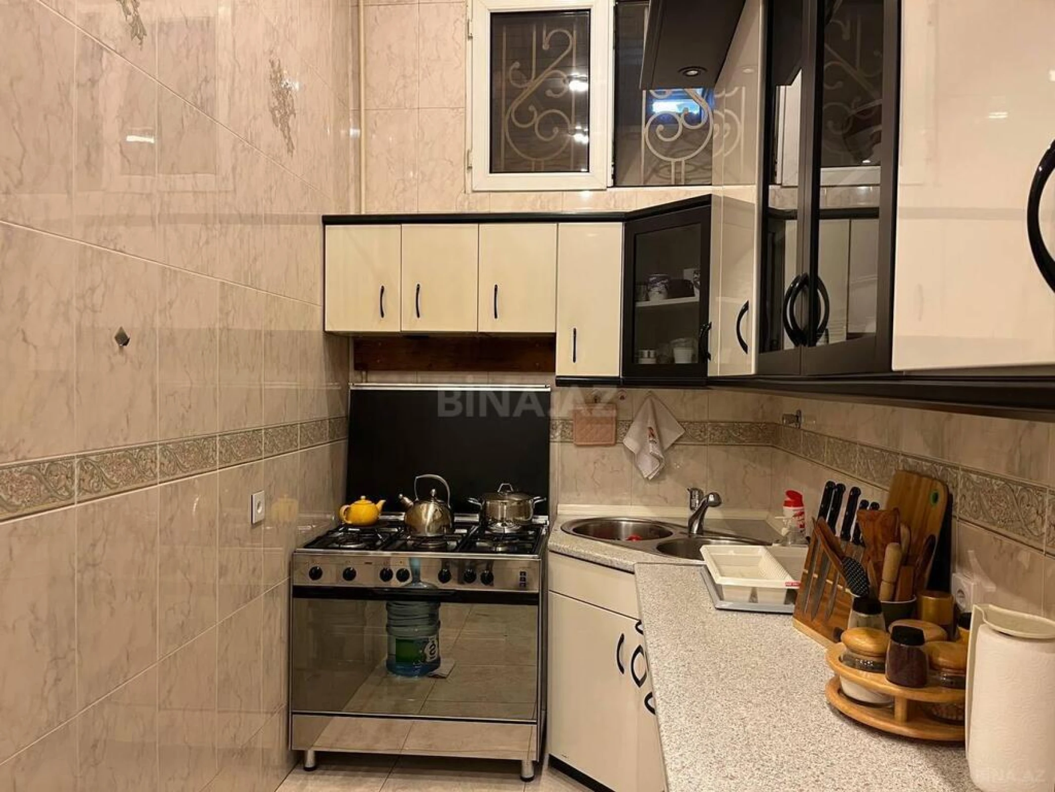 Satılır 3 otaqlı mənzil 145 m²