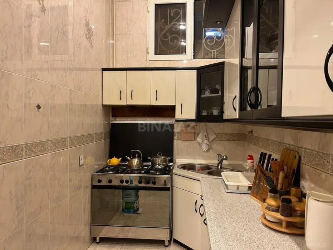 Satılır 3 otaqlı mənzil 145 m²