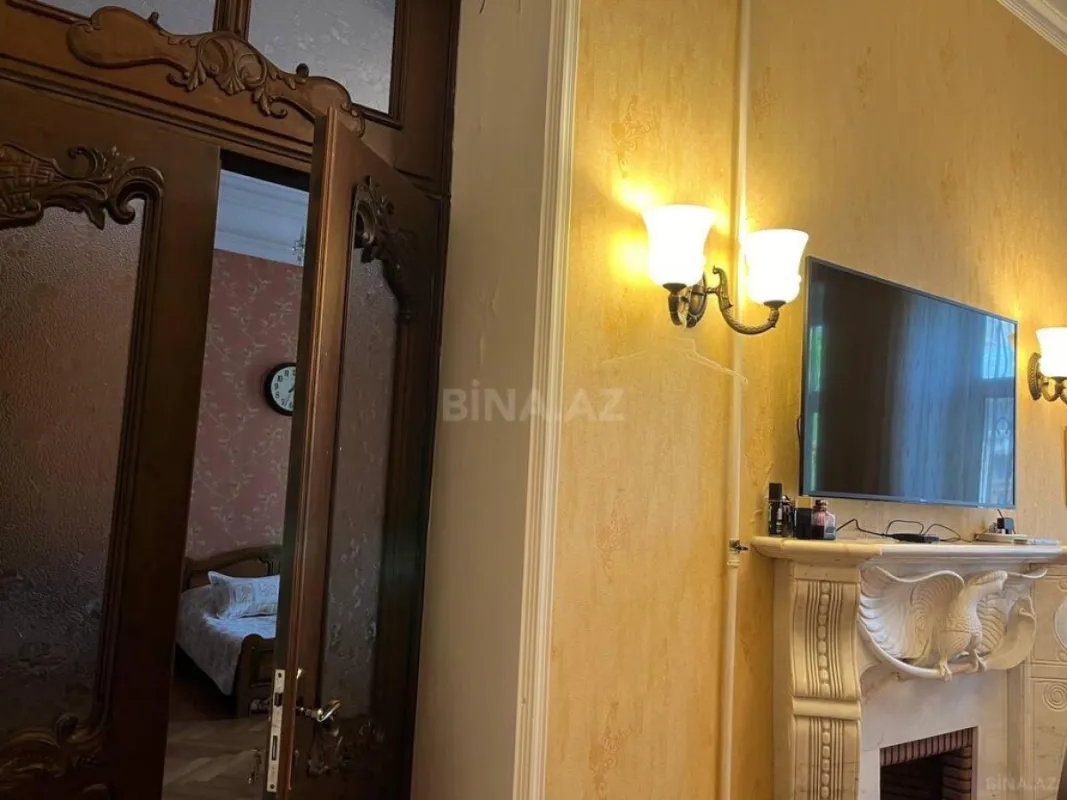 Satılır 3 otaqlı mənzil 145 m²