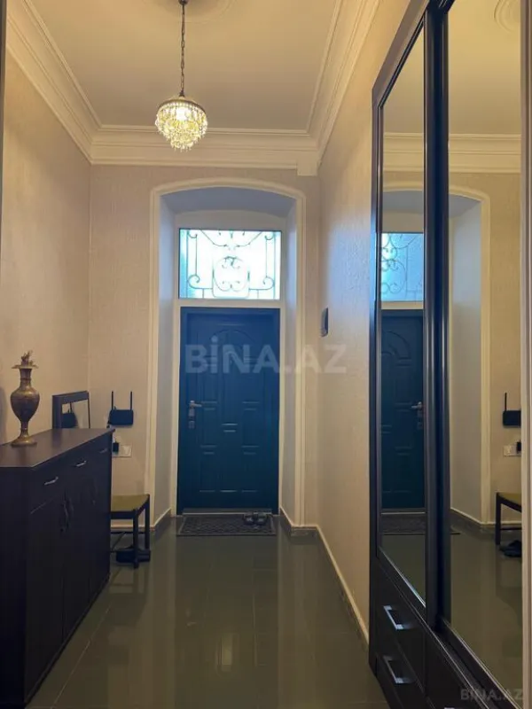 Satılır 3 otaqlı mənzil 145 m²