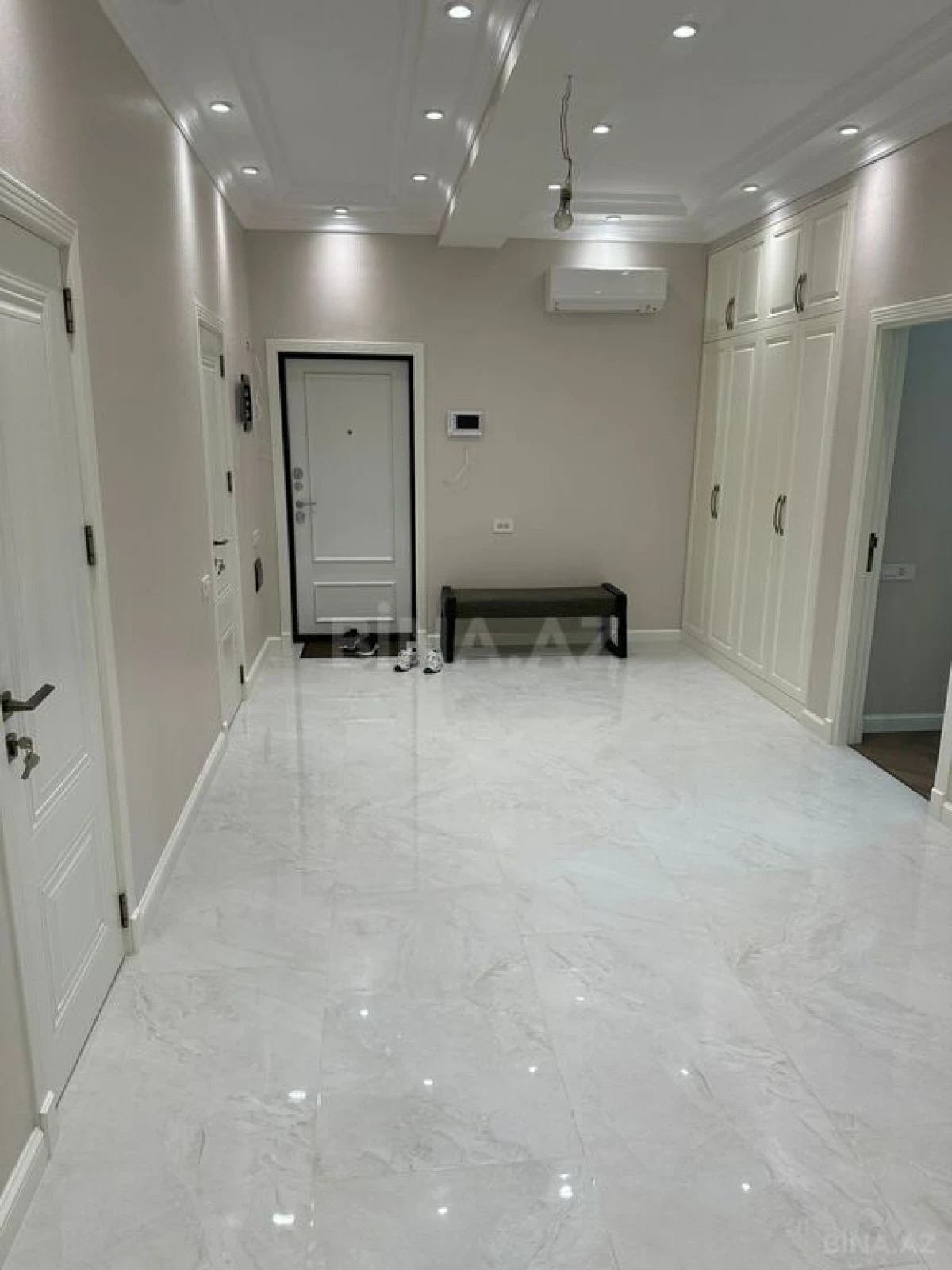 Kirayə verilir 3 otaqlı mənzil 127 m²