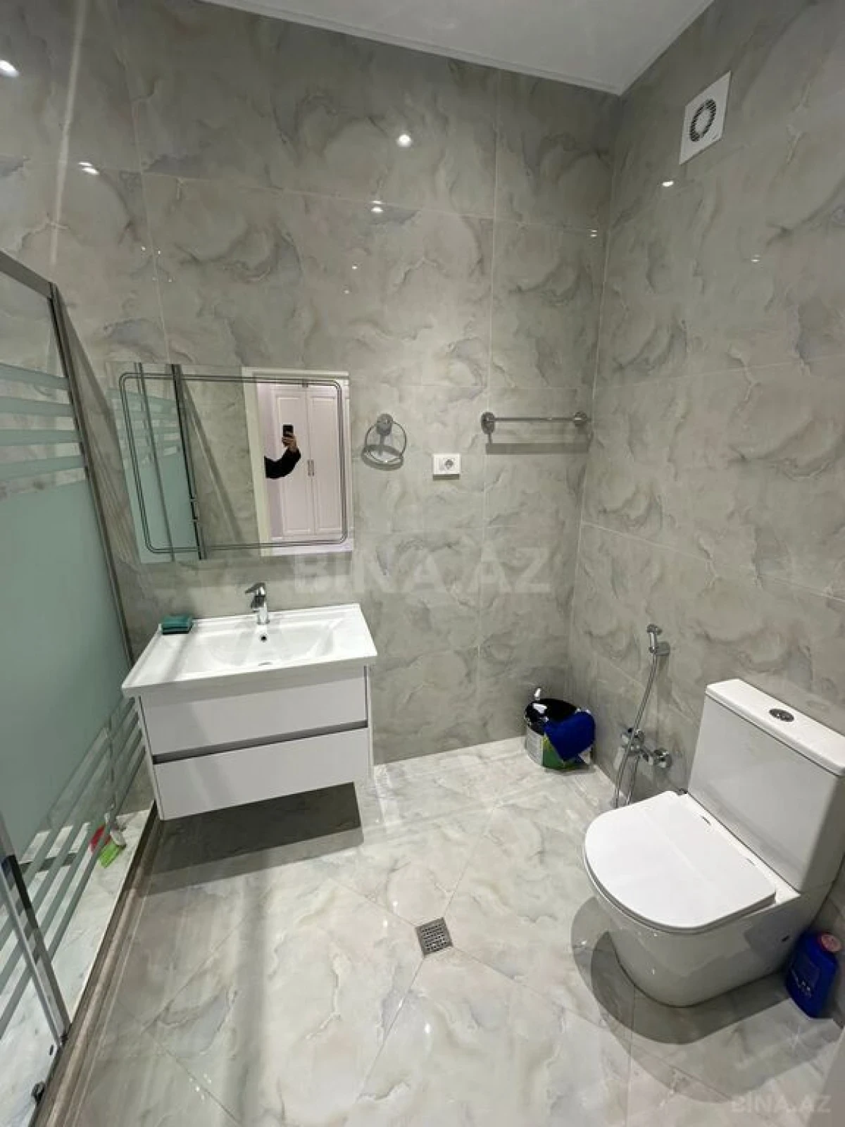 Kirayə verilir 3 otaqlı mənzil 127 m²