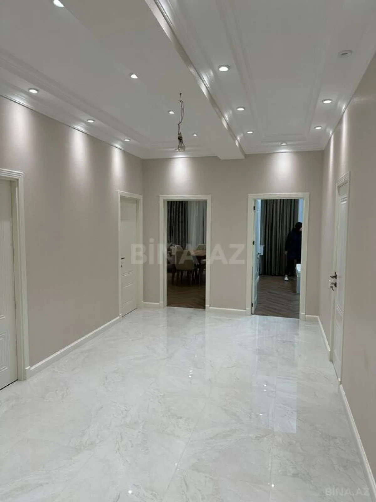 Kirayə verilir 3 otaqlı mənzil 127 m²