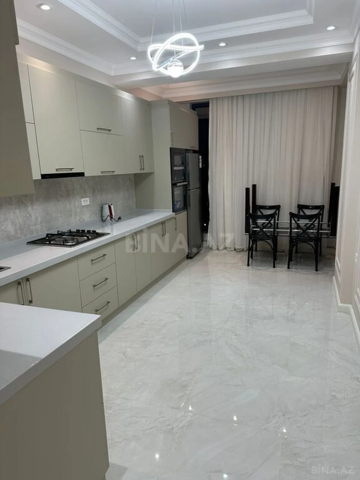 Kirayə verilir 3 otaqlı mənzil 127 m²