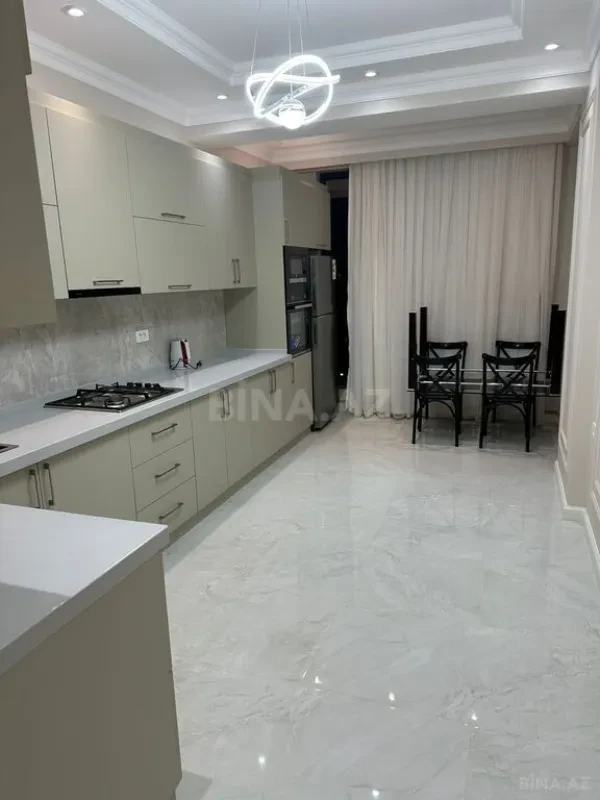 Kirayə verilir 3 otaqlı mənzil 127 m²