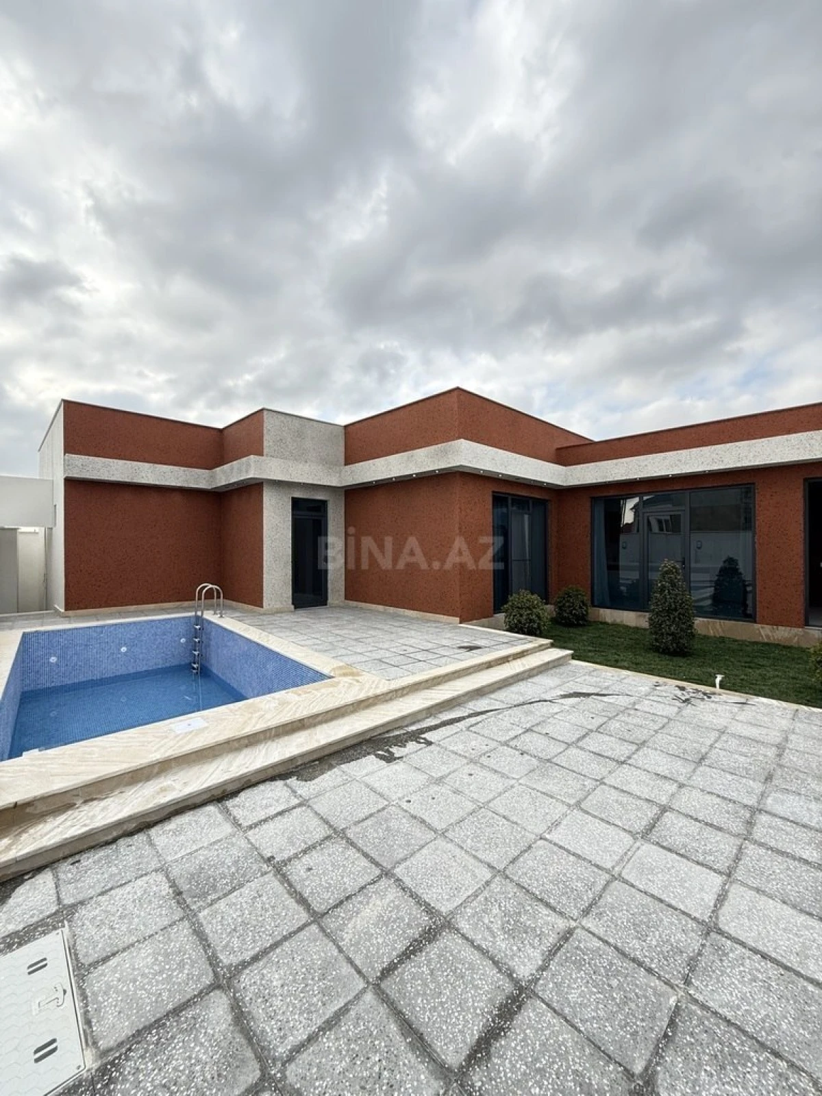 Satılır 4 otaqlı həyət evi 155 m²
