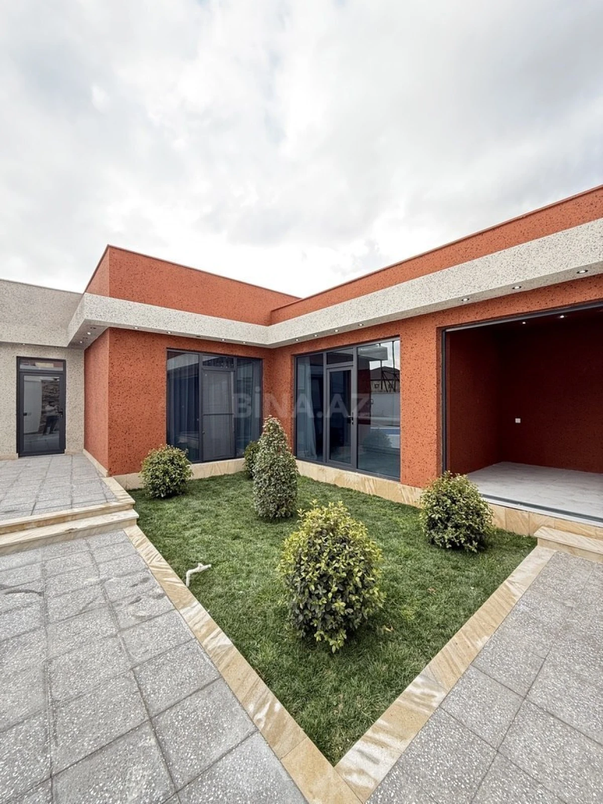 Satılır 4 otaqlı həyət evi 155 m²