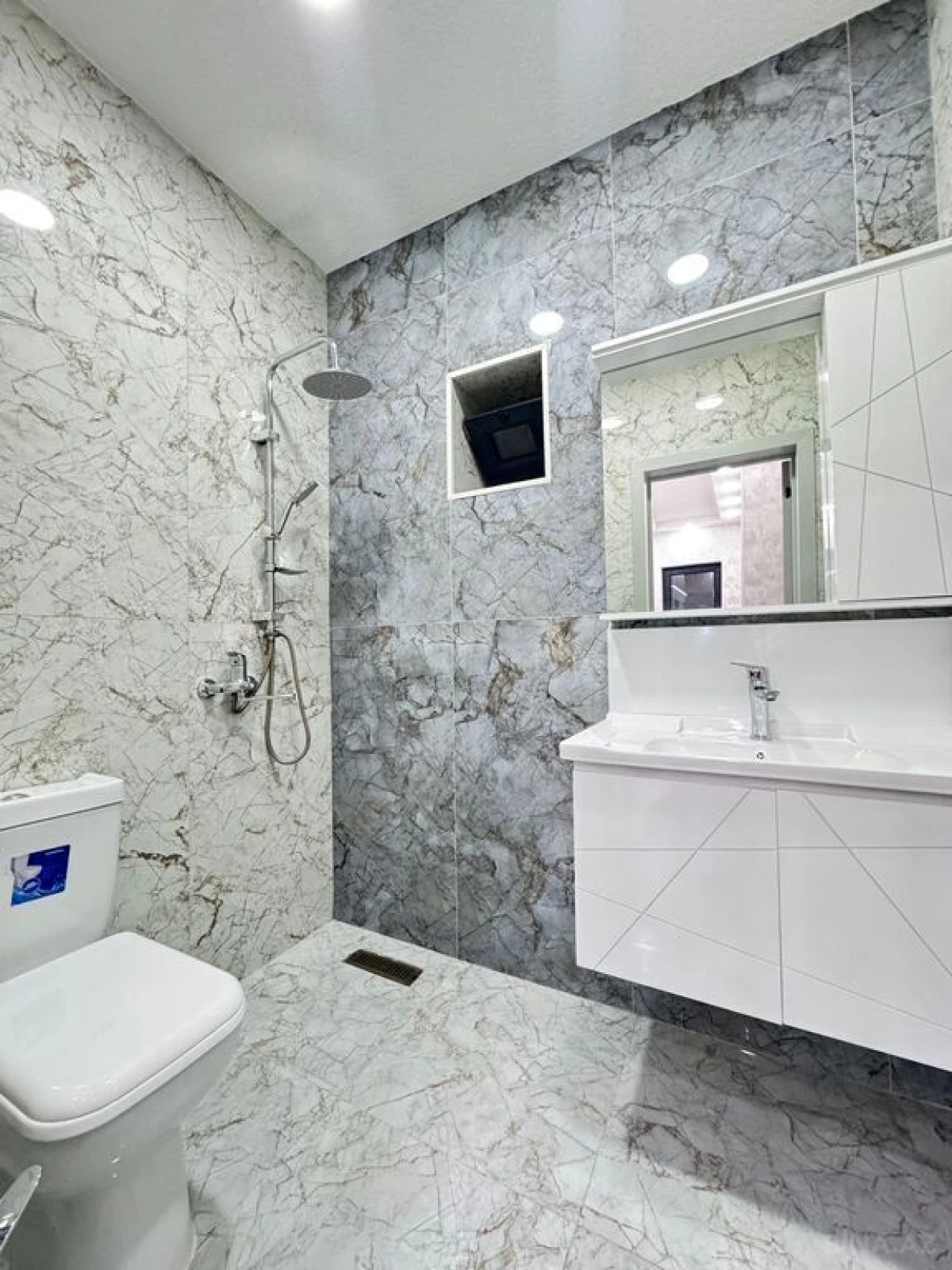 Satılır 4 otaqlı həyət evi 170 m²
