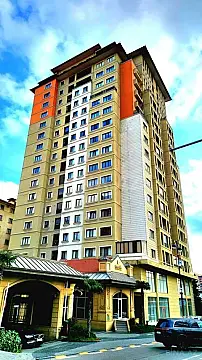 Satılır 8 otaqlı mənzil 725 m²