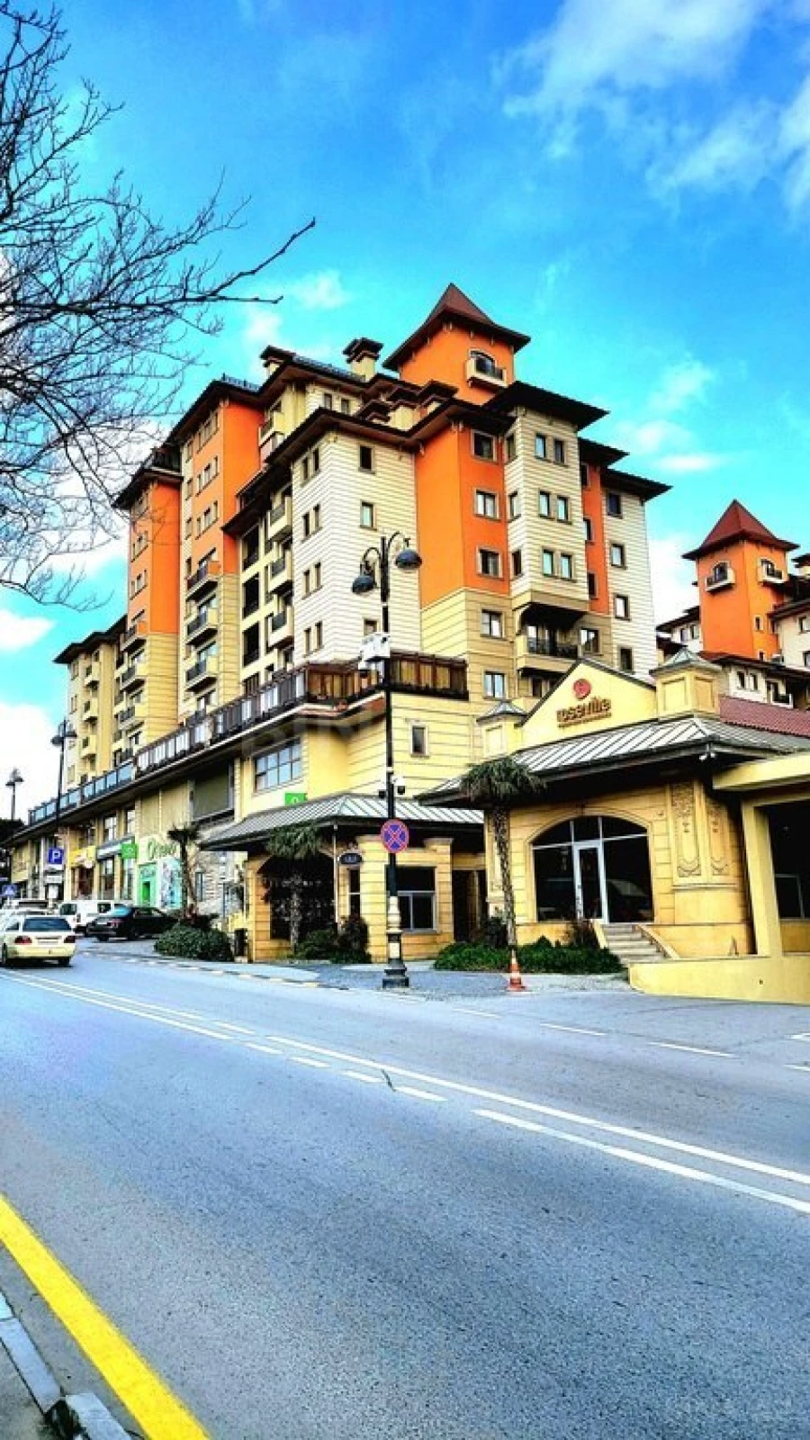 Satılır 8 otaqlı mənzil 725 m²